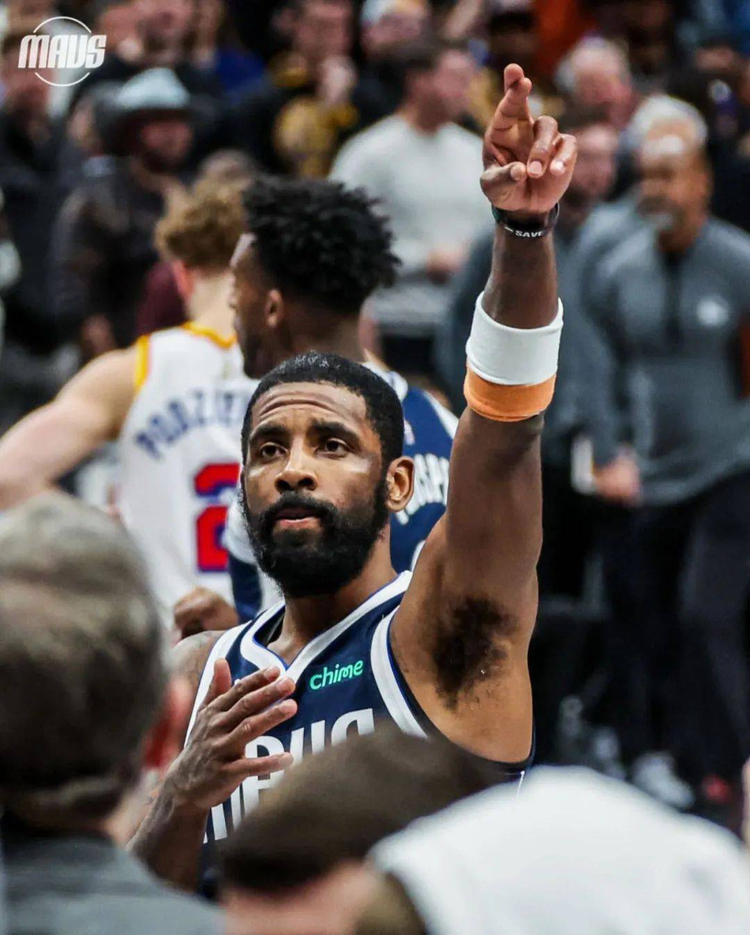 黄蜂三巨头联手，欧文得分突破，复出首战轰40分冲击季后赛！